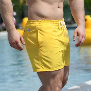 Фото - Шорты мужские Pobedov Pool day однотонные желтого цвета - Men box