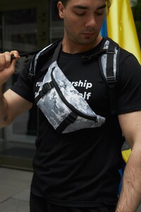 Фото - Піксельна сумка-бананка від Intruder Fazan сірого кольору - Men box