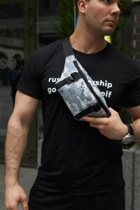 Фото - Піксельна сумка-бананка від Intruder Fazan сірого кольору - Men box