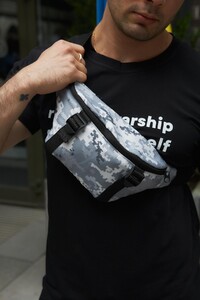 Фото - Піксельна сумка-бананка від Intruder Fazan сірого кольору - Men box