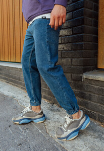 Фото - Джинсовые джоггеры синего цвета Staff blue regular - Men box