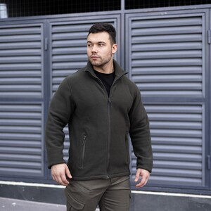 Фото - Флісова кофта від бренду Pobedov Voin кольору хакі - Men box