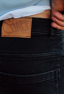 Фото - Джинсы мужские черные Staff af black regular - Men box