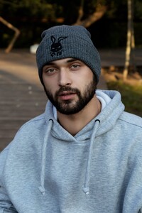 Фото - Шапка з відворотом Intruder сірого кольору з вишивкою - Men box
