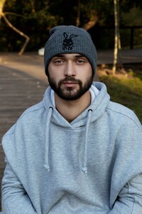 Фото - Шапка з відворотом Intruder сірого кольору з вишивкою - Men box
