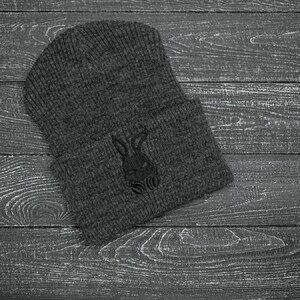 Фото - Шапка з відворотом Intruder сірого кольору з вишивкою - Men box