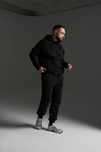 Фото - Базовый костюм черного цвета Intruder (худи + штаны) - Men box