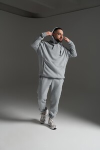 Фото - Спортивный оверсайз костюм на флисе Intruder серого цвета - Men box