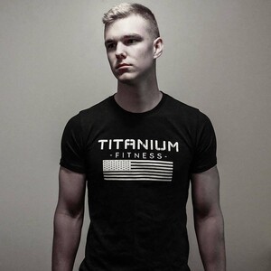 Фото - Черная спортивная футболка от Alpha с принтом - Men box