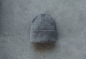 Фото - Однотонная шапка цвета графит Staff gray - Men box