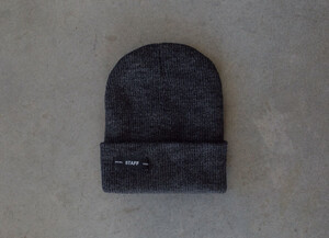Фото - Чоловіча шапка кольору графіт Staff graphite original - Men box