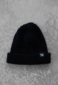 Фото - Черная шапка с брендовой биркой Staff 8 black - Men box