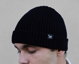 Фото - Черная шапка с брендовой биркой Staff 8 black - Men box