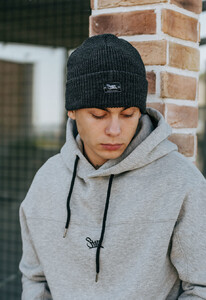 Фото - Шапка цвета графит с логотипом Staff graphite basic logo - Men box