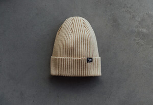 Фото - Бежева шапка з підворотом Staff 26 beige - Men box