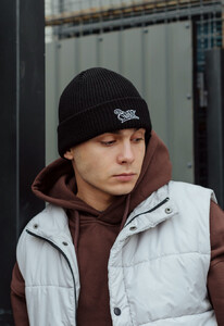 Фото - Универсальная черная шапка Staff 24 logo black - Men box