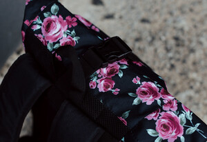 Фото - Черный унисекс рюкзак с розами Staff rolltop 22L roses - Men box