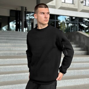 Фото - Базовий теплий світшот Pobedov Apex чорного кольору - Men box
