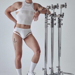 Фото - Мужские брифы с необычными резинками Adannu белого цвета - Men box