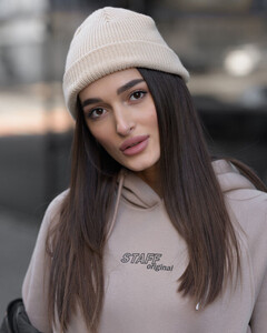 Фото - Светло-бежевая женская шапка Staff light beige - Men box
