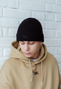 Фото - Повсякденна чорна шапка Staff logo black - Men box