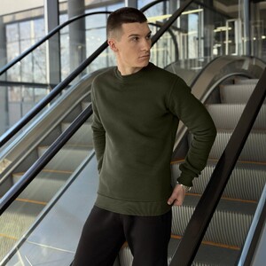 Фото - Теплый свитшот Pobedov 007. Цвет: темный хаки - Men box