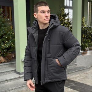 Фото - Мужская зимняя куртка Pobedov Rockford темно-серого цвета - Men box
