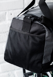 Фото - Практическая спортивная сумка Staff gray серого цвета - Men box