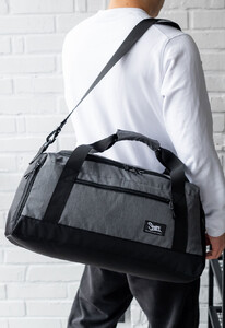 Фото - Практическая спортивная сумка Staff gray серого цвета - Men box