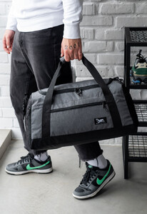 Фото - Практическая спортивная сумка Staff gray серого цвета - Men box