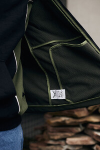 Фото - Однотонна куртка кольору хакі Staff soft shell re khaki - Men box