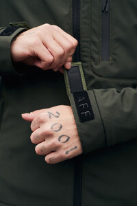 Фото - Однотонна куртка кольору хакі Staff soft shell re khaki - Men box