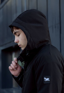 Фото - Базовая куртка черного цвета Staff soft shell re black - Men box