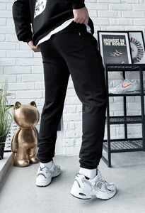 Фото - Черные спортивные штаны Staff me black - Men box