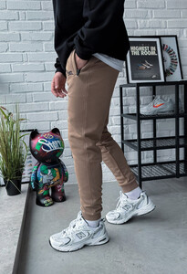 Фото - Светло-коричневые спортивные штаны Staff light brown logo - Men box