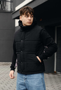 Фото - Утепленная черная жилетка Staff ra black - Men box