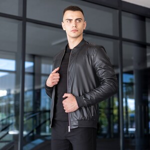 Фото - Кожаная куртка для мужчин Pobedov Orbit черного цвета - Men box
