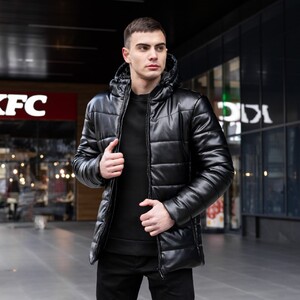 Фото - Молодежная стеганая куртка Pobedov Force черного цвета - Men box