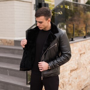 Фото - Куртка с мехом от Pobedov Winter Jacket V6 Black - Men box