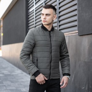 Фото - Чоловічий стьобаний бомбер Pobedov Povezlo кольору хакі - Men box