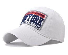 Фото - Бейсболка від бренду Sport Line біла з написом New York - Men box