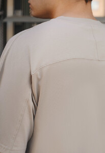 Фото - Чоловіча футболка Staff reglan beige бежевого кольору - Men box