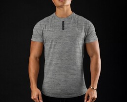 Фото - Удлиненная спортивная футболка Alpha серого цвета - Men box