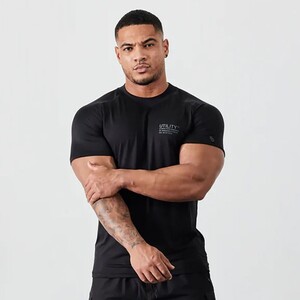 Фото - Молодежная черная футболка VQH для фитнеса - Men box