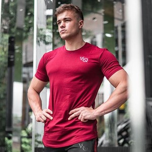 Фото - Подовжена спортивна футболка VQH червоного кольору - Men box