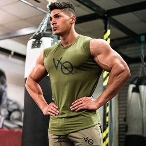 Фото - Удлиненная майка для спорта VQH цвета хаки - Men box