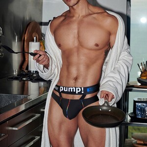 Фото - Труси бріфи з розрізами Pump чорного кольору - Men box