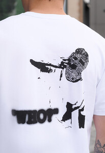 Фото - Біла футболка з чорним принтом Staff who? - Men box