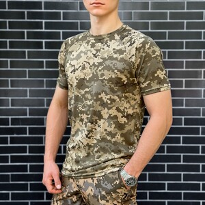 Фото - Піксельна чоловіча футболка бренду Pobedov Ergo - Men box