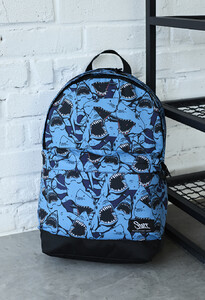 Фото - Яркий рюкзак с принтом акул Staff 18L shark - Men box